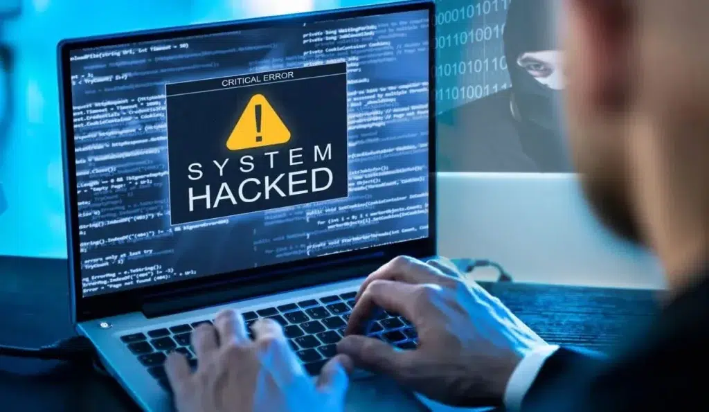 Ransomware Mad Liberator atacando sistema informático con mensaje de 'System Hacked' en pantalla, simbolizando la amenaza cibernética en 2024